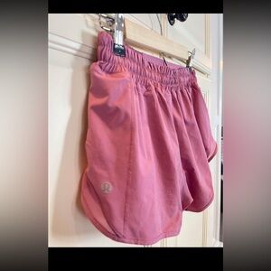 Lululemon Hotty Hot shorts 2.5 in size 6